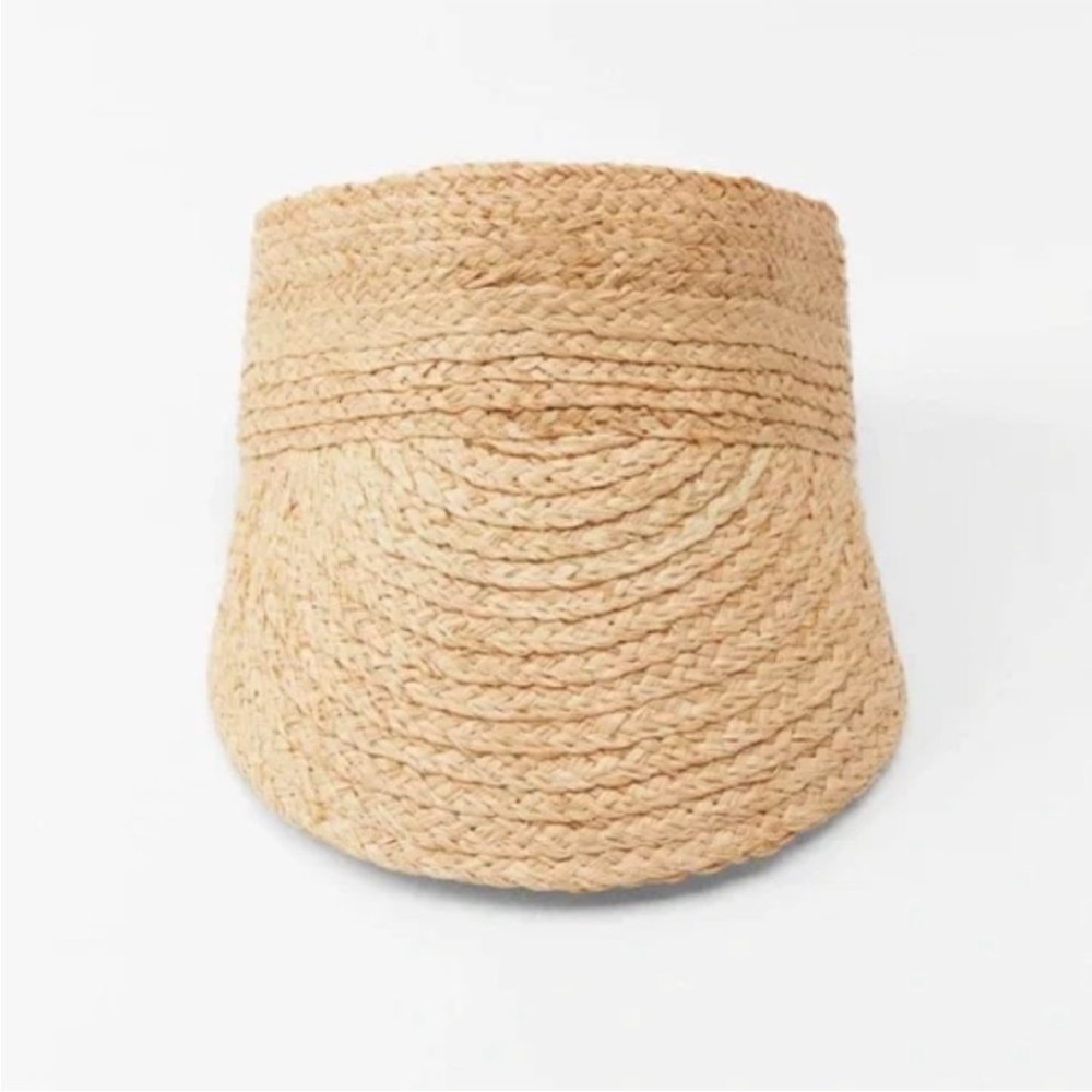 NWT Zara raffia visor
Packable. Comes with draw string bag